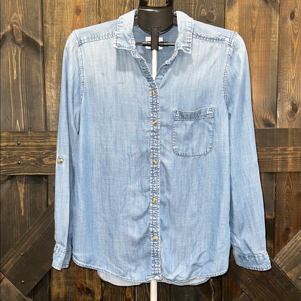 American Eagle Denim Button Front Top L Blue Boyfriend Fit Neutral Preppy Casual